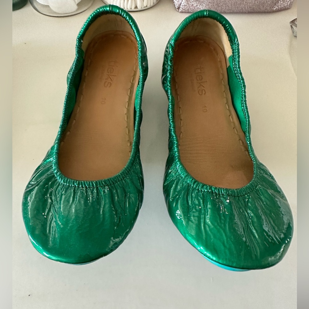 Emerald patent Size 10 Tieks
